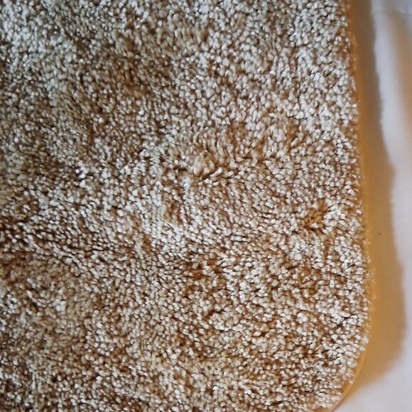 NWT Mohawk Home Classic Beige Rug - Picture 7 of 10